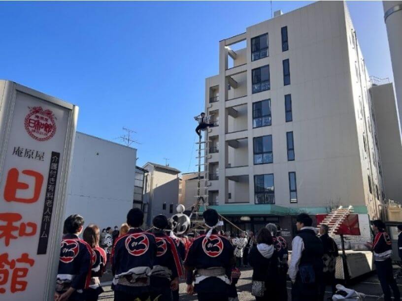 消防団による新春はしご乗り